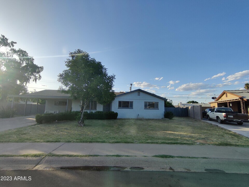 3208 W Bloomfield Rd in Phoenix, AZ - Building Photo