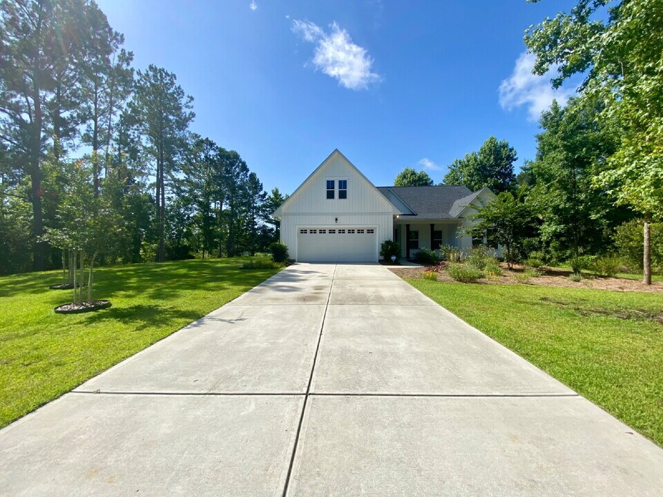 1470 Osprey Lake Cir in Hardeeville, SC - Building Photo