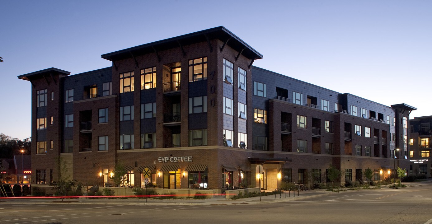 700 UBD Apartments in Madison, WI - Foto de edificio