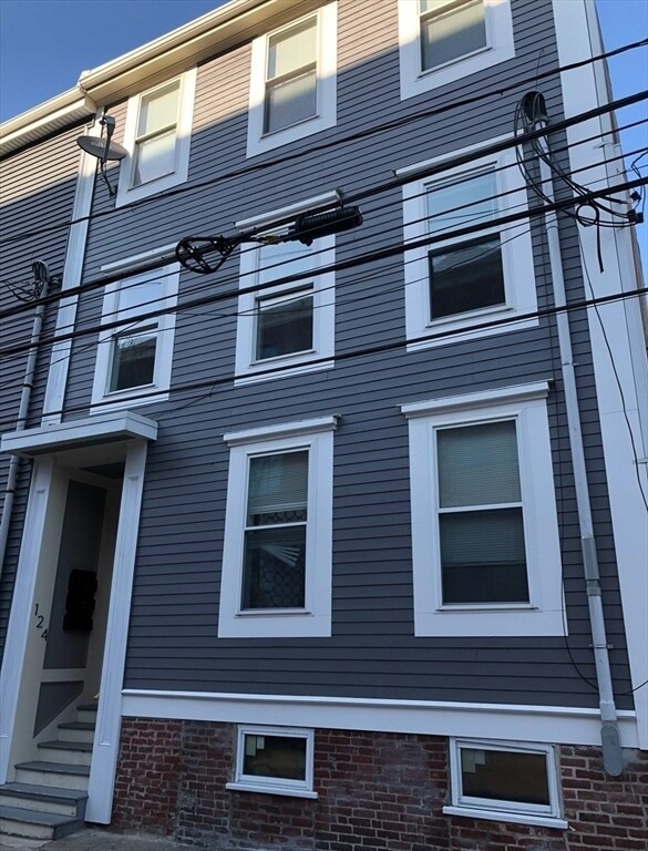 property at 124 W 9th St