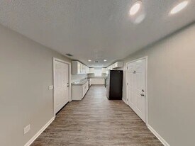 6909 Magdelena Dr in Jacksonville, FL - Building Photo