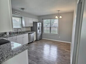 613 Folkstone Way in Virginia Beach, VA - Foto de edificio - Building Photo