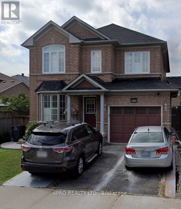 5888 Terranova Dr in Mississauga, ON - Building Photo