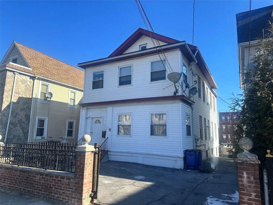 215 S 1st Ave in Mount Vernon, NY - Building Photo