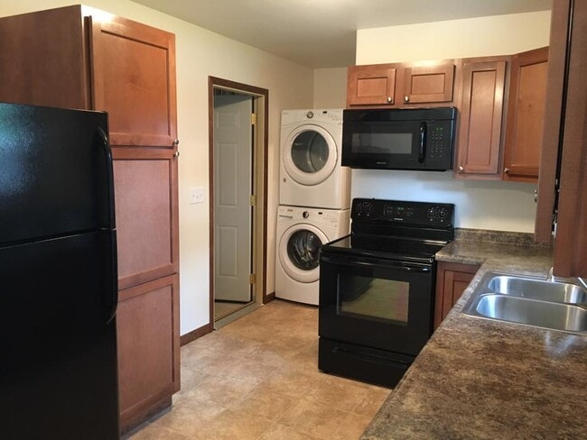 208 E 2nd Ave in Mount Vernon, SD - Building Photo - Building Photo