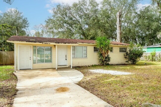 385 Dunwoodie Rd in Orange Park, FL - Building Photo - Building Photo