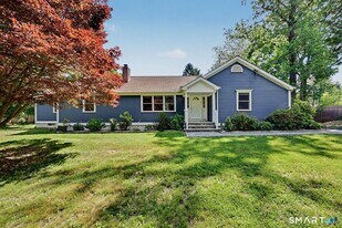 130 W Norwalk Rd in Norwalk, CT - Building Photo