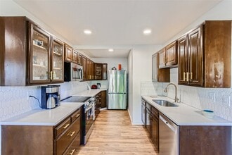 8738 N Calvert Ave in Portland, OR - Foto de edificio - Building Photo