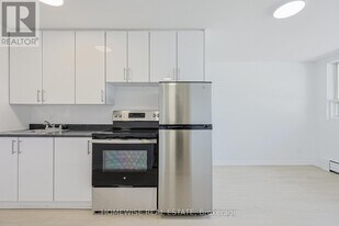 2204 Dufferin St in Toronto, ON - Building Photo
