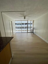 2415 Ala Wai Blvd in Honolulu, HI - Building Photo - Building Photo