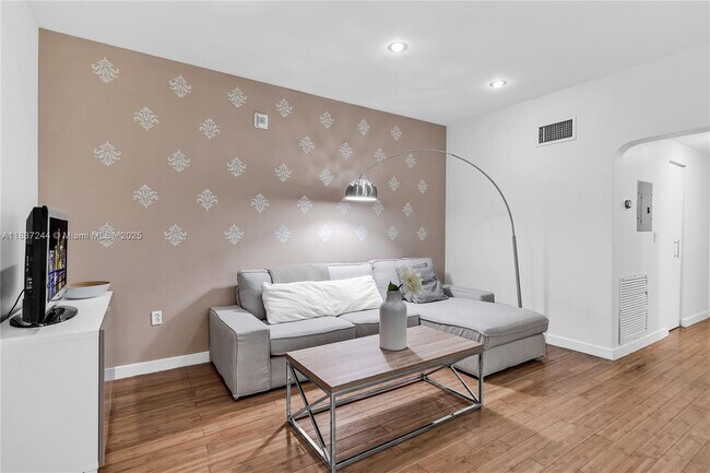 815 Euclid Ave in Miami Beach, FL - Building Photo - Building Photo