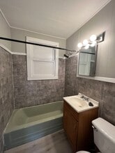 335 Henry St in San Antonio, TX - Foto de edificio - Building Photo