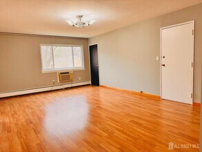 20 Lake Ave in East Brunswick, NJ - Building Photo - Building Photo