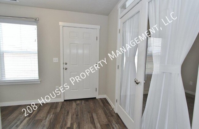 7616 S Sea Breeze Way in Boise, ID - Building Photo - Building Photo