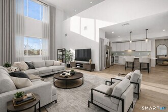 130 N Main St in Bristol, CT - Foto de edificio - Building Photo