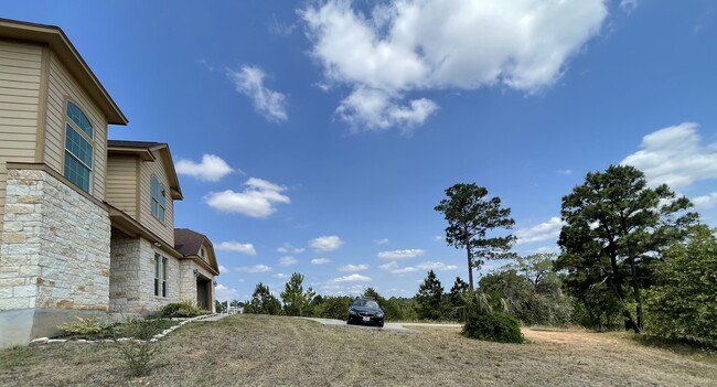 112 Koui Ct in Bastrop, TX - Foto de edificio - Building Photo