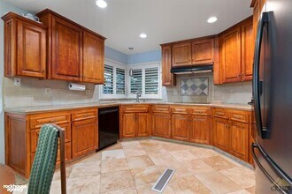 2323 Easthills Dr, Unit 65 in Bakersfield, CA - Building Photo - Building Photo