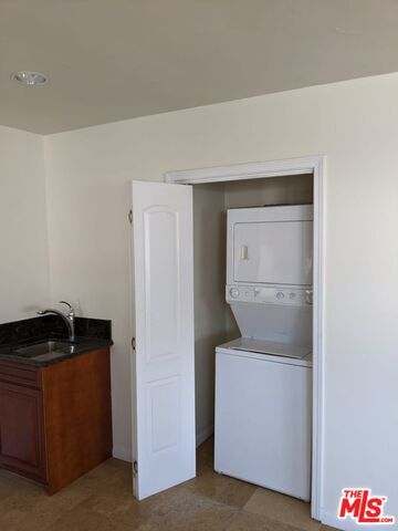 1415 Centinela Ave in Santa Monica, CA - Building Photo - Building Photo