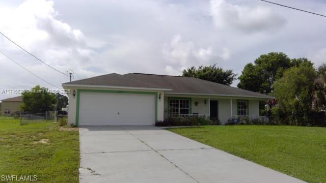 360 Claridge Cir in Lehigh Acres, FL - Building Photo