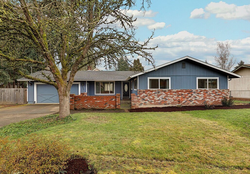 823 NW 7th Ave in Hillsboro, OR - Building Photo