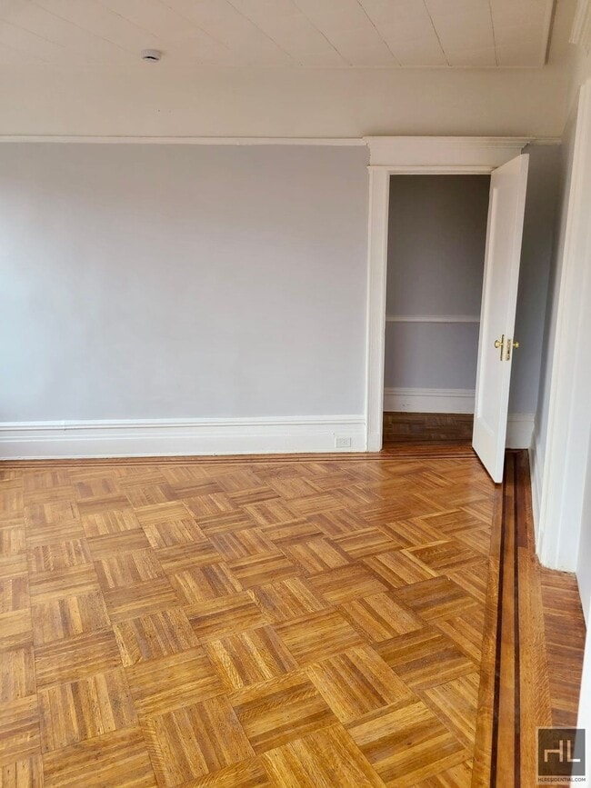 4BR 1BA Plus Size Rent Stabilized Pre War Corner Unit in Ditmas Park in Brooklyn, NY - Building Photo - Building Photo