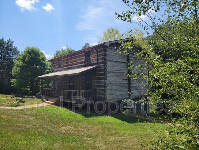 1273 Harbin Rd in Dandridge, TN - Building Photo - Building Photo