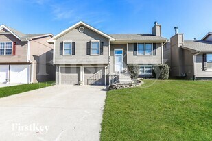 8684 NE 110th St in Kansas City, MO - Building Photo