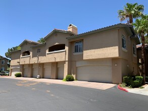 8704 Red Rio Dr in Las Vegas, NV - Building Photo - Building Photo