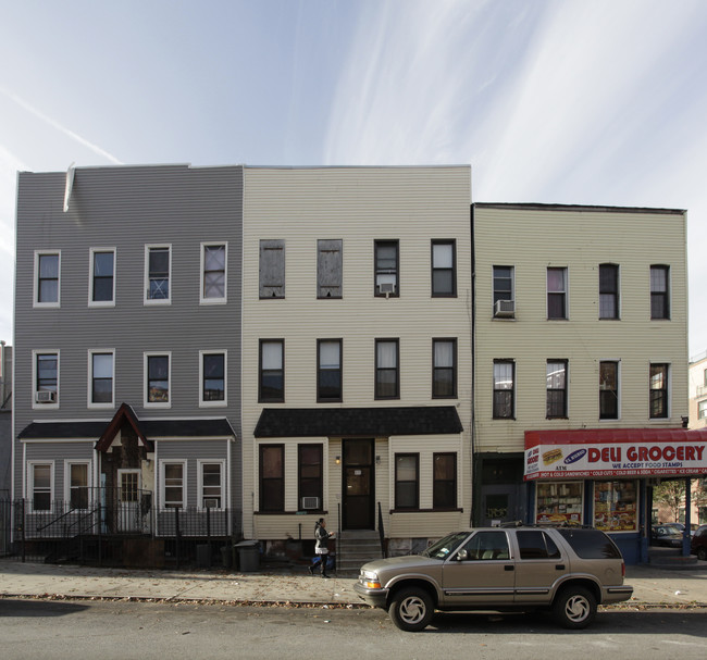 27 Beaver St in Brooklyn, NY - Building Photo - Building Photo