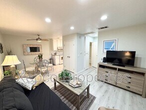 2820 N Arcadia Ct in Palm Springs, CA - Building Photo - Building Photo