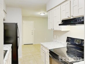 1555 Willowbrook St in Lancaster, TX - Building Photo - Building Photo