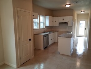 1016 Center St in San Antonio, TX - Building Photo - Building Photo