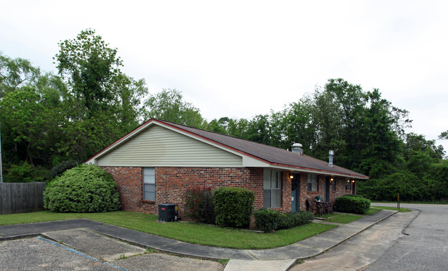 Grantwood Apartments in Cantonment, FL - Building Photo - Building Photo