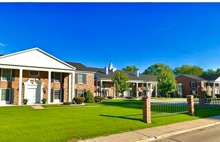 Old Orchard Luxury Apartment Homes in Allouez, WI - Building Photo