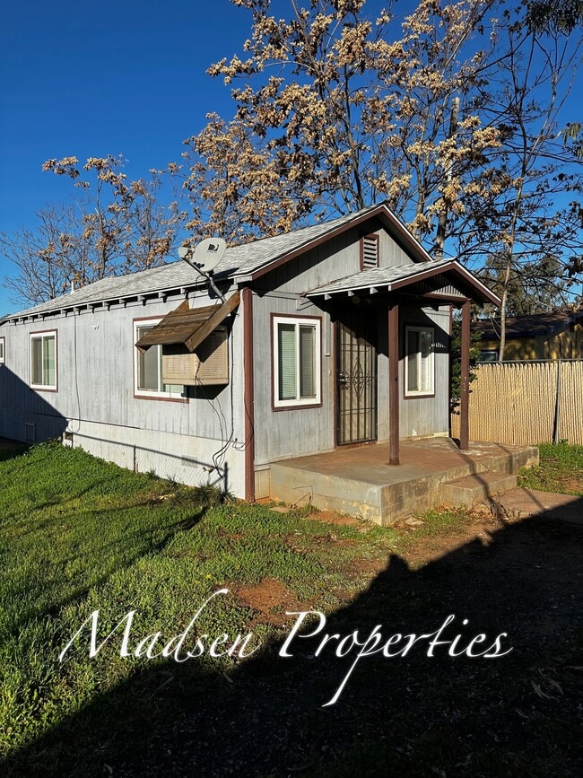 1966 Idora St in Oroville, CA - Building Photo - Building Photo