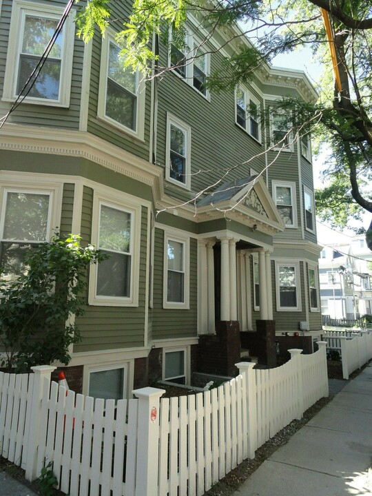 236 Norfolk St, Unit 4 in Cambridge, MA - Building Photo