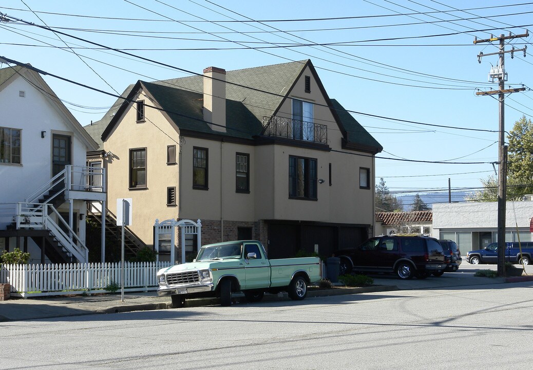 926 Arguello St in Redwood City, CA - Foto de edificio