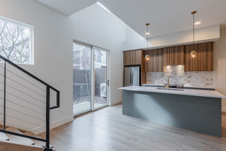 140 NE Sacramento St in Portland, OR - Building Photo - Interior Photo