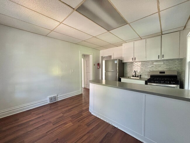 property at 802-806 W Cedar St