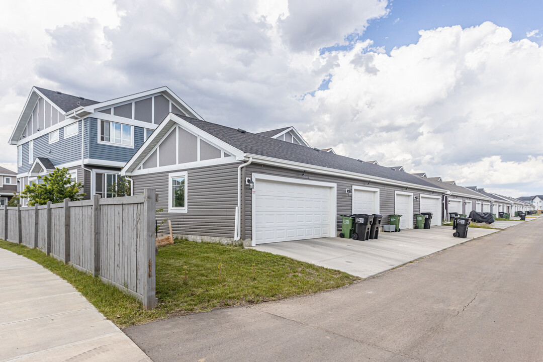 Ridgecrest at Glenridding Ravine in Edmonton, AB - Building Photo