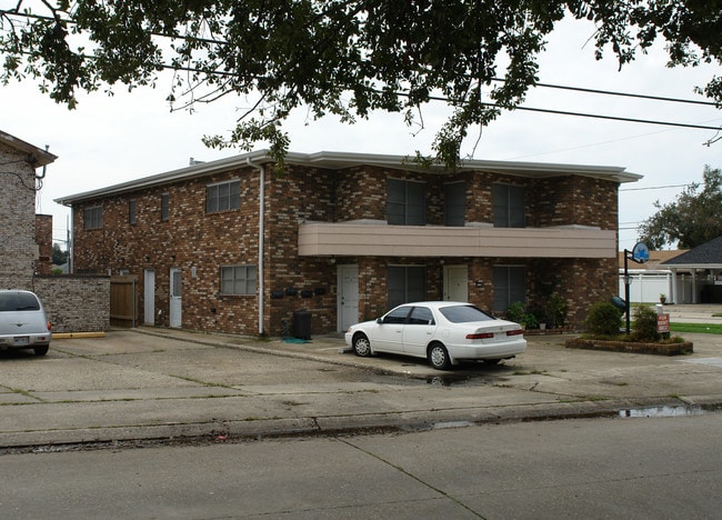 4712 Belle Dr in Metairie, LA - Foto de edificio - Building Photo