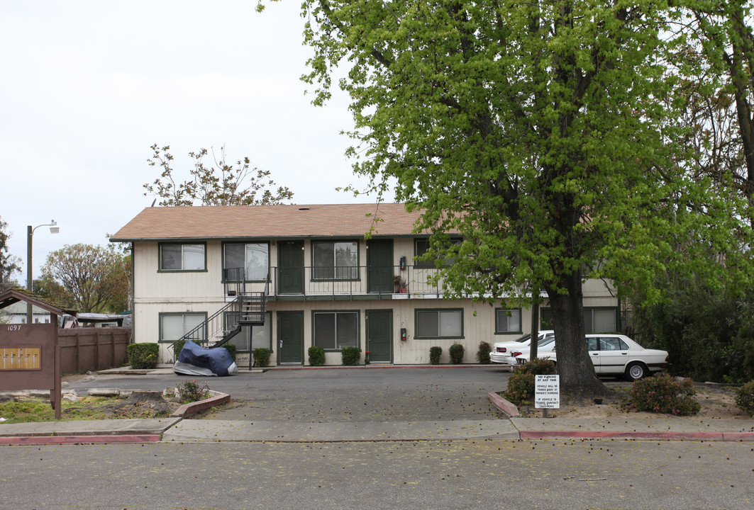 1097 Olive Ave in Turlock, CA - Building Photo