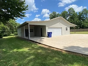 320 Stewart St in Kountze, TX - Building Photo - Building Photo