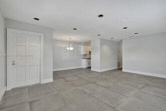 902 Mandarin Isle in Fort Lauderdale, FL - Building Photo - Building Photo