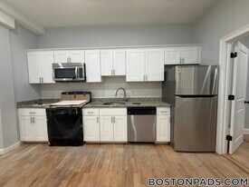 52 Townsend St in Boston, MA - Building Photo