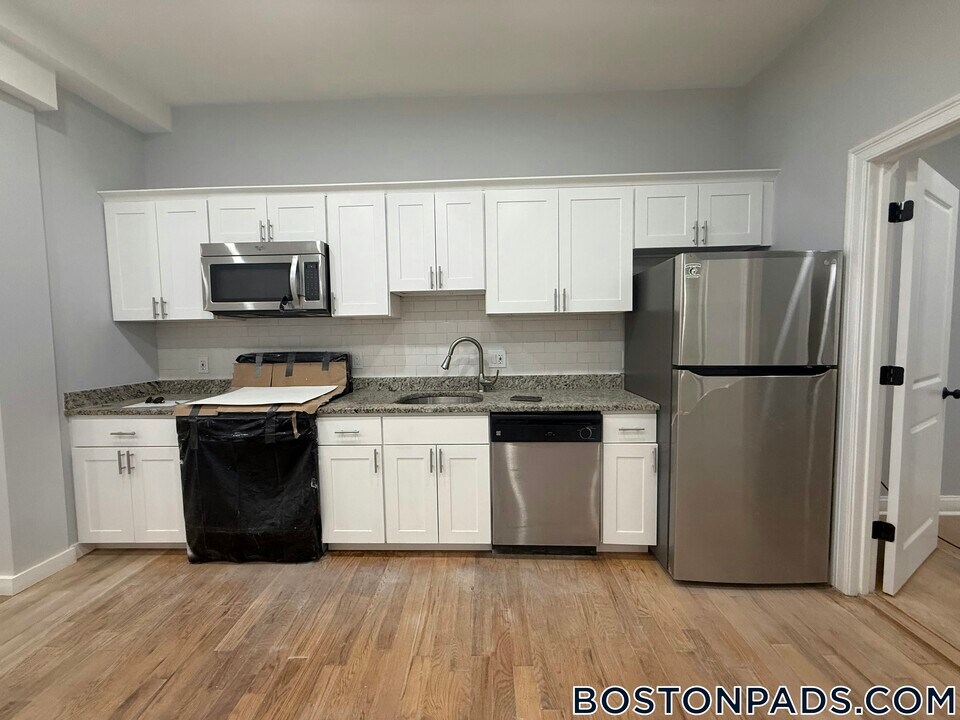 50 Townsend St in Boston, MA - Building Photo