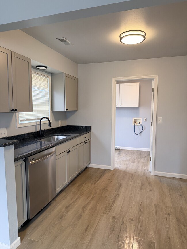 23812 Columbus Ave in Warren, MI - Building Photo - Building Photo