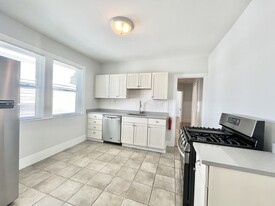 69 Raymond Ave, Unit 3 Apartamentos