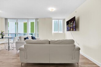 601 NE 23rd St, Unit 703 in Miami, FL - Building Photo - Building Photo