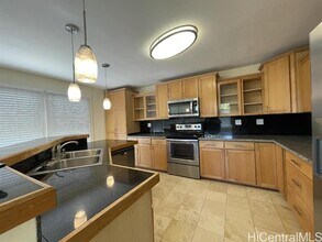 564 Hahaione St in Honolulu, HI - Building Photo - Building Photo